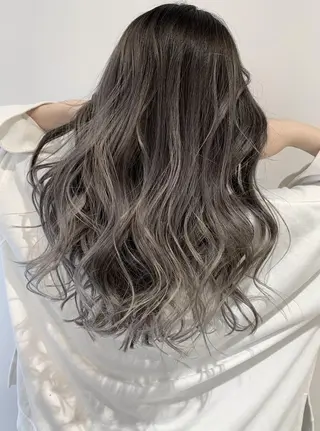 ロング カラー ヘアアレンジ パーマ 公式 Ease by amble luxeのヘアスタイル
