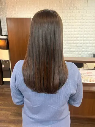 セミロング トモタニ ミオのヘアスタイル