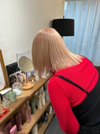 ロング カラー 梅田ハイトーン チダ ヒナノのヘアスタイル