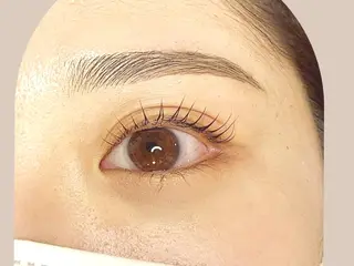 アイブロウ マツエク・マツパ U_la所属・U_la [ウーラ] 片岡の眉毛・アイブロウイメージ