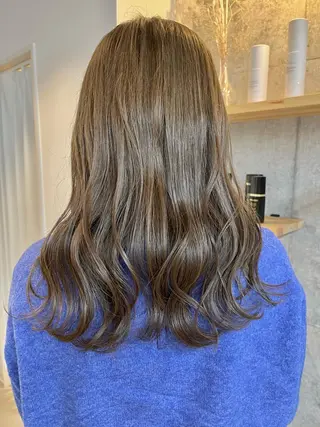 セミロング カラー ハイトーンカラ ー/小川のヘアスタイル