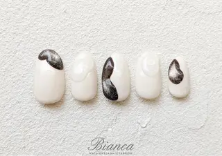 ネイル Bianca YOKOTANI🌻のネイルデザイン