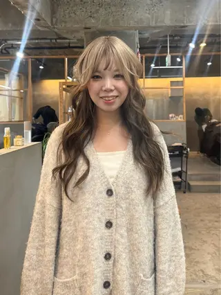 ロング 茜璃/ブリーチカラー /レイヤーカットのヘアスタイル