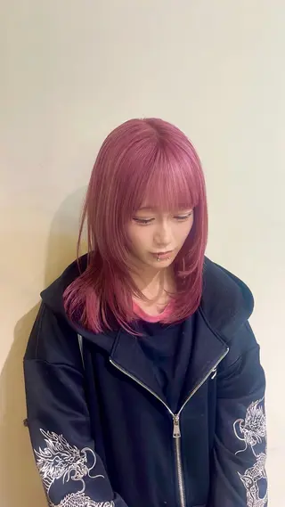 セミロング カラー ✩.*Aise⟡.· 艶カラー🐈‍⬛🩶のヘアスタイル