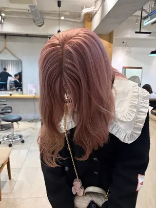 ロング カラー ミルクティー× グレージュMOMOのヘアスタイル