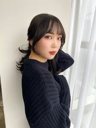 ミディアム ioe 岡本のヘアスタイル