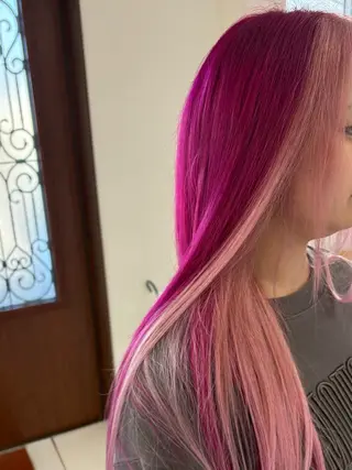 ロング あやか/ハイトーンカ ラー/デザインカラーのヘアスタイル