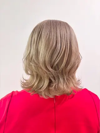 ミディアム カラー 古川 琴美のヘアスタイル