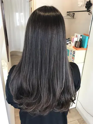 ミディアム カラー grand juteのヘアスタイル