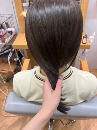 ミディアム カラー 阿久津真衣 似合わせカットのヘアスタイル