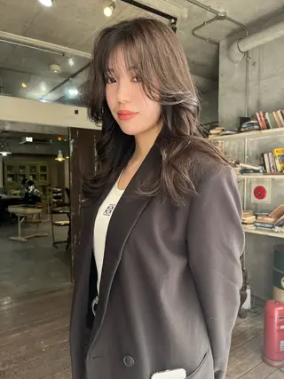 ミディアム カラー ハイトーン/顔まわり レイヤー/YUKAのヘアスタイル