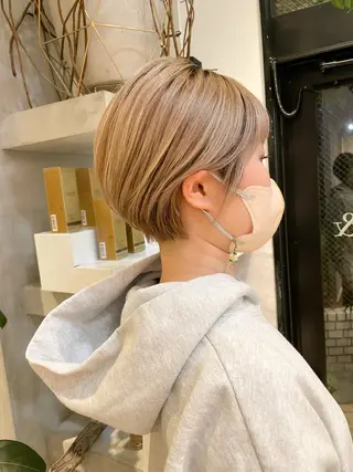 ショート 白いハイライト🤍 タナカリョウスケのヘアスタイル