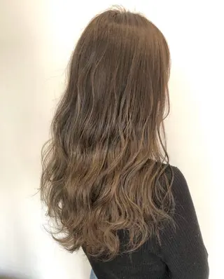 ロング カラー 石毛 ひかるのヘアスタイル