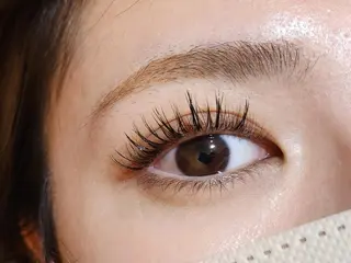 マツエク・マツパ 💜bora .のネイルデザイン