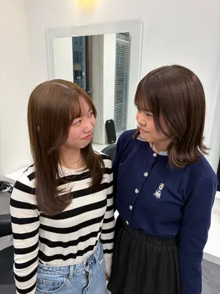 カラー ベージュ／ブラウン/ ナチュラルレイヤーのヘアスタイル