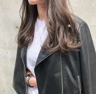 セミロング カラー THE DAY所属・AKI HASHIMOTOのヘアスタイル