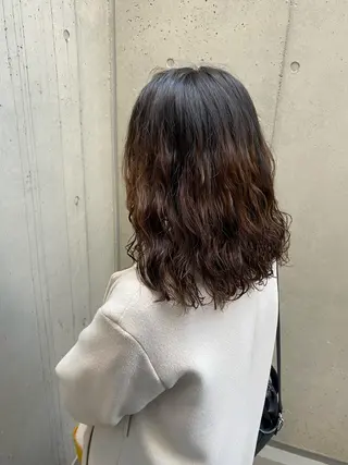 ミディアム パーマ ✨透明感カラー✨ 🦖佐々木未来🦕のヘアスタイル