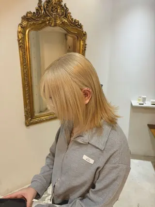 ショート 🩶ハイトーン🖤 URARAのヘアスタイル