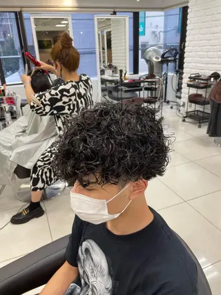 ショート パーマ メンズ フェザーパーマ職人 🪶ryosukeのヘアスタイル