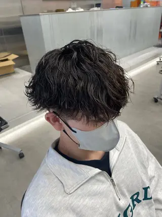 ショート カラー パーマ メンズ カラーモデル⚡️ REONのヘアスタイル