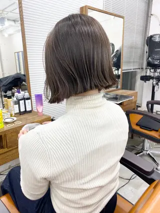 ショート カラー オリーブ/アッシュ やわらか透明感カラーのヘアスタイル