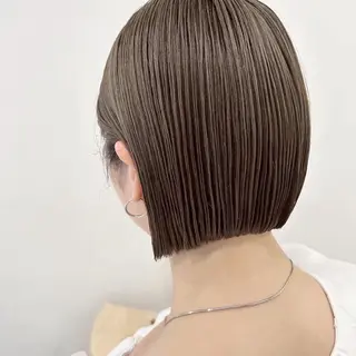 ショート カラー ぱつっとボブ/ 小野あかねのヘアスタイル