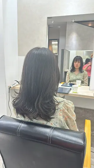 セミロング lafit 侑莉人のヘアスタイル