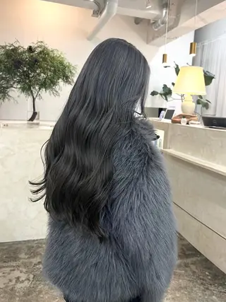 ロング カラー Terve. 赤松 メイのヘアスタイル