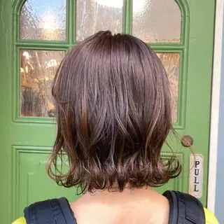 ショート カラー BRITS 渡辺 菜々子のヘアスタイル