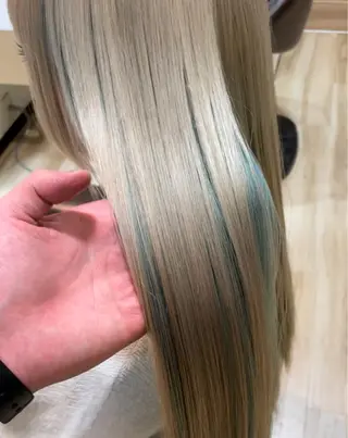 セミロング カラー 🌈派手髪ハイトーン 🌈鈴木亮太🌈のヘアスタイル