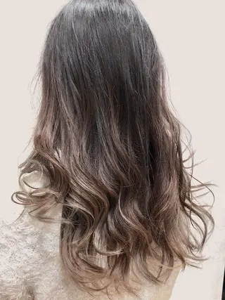 ミディアム カラー 360°キレイな ショートカットのヘアスタイル