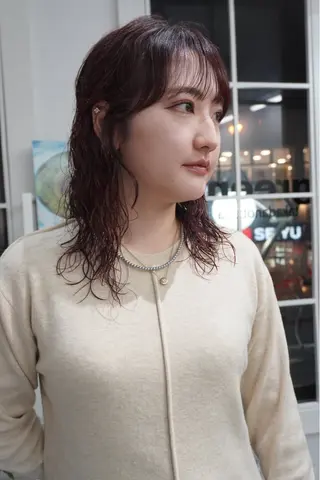 ミディアム カラー パーマ レイヤー／似合わせ TAKUYAのヘアスタイル