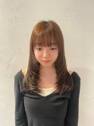 ロング ヘアアレンジ mina / 透明感ベージュカラーのヘアスタイル