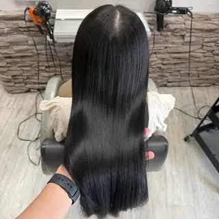 セミロング 韓国風 レイヤーカットのヘアスタイル