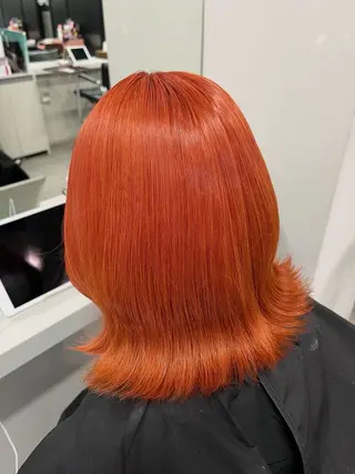 セミロング ハイトーン/艶カラー 𝐧𝐨𝐚のヘアスタイル