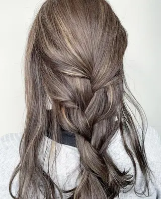 ロング 袴田 伊代のヘアスタイル