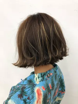 ショート 白髪ぼかしハイライト めさきすずなのヘアスタイル