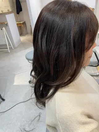セミロング カラー 喜納 優衣のヘアスタイル