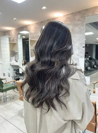カラー ハイトーンカラー✨ 慶田玲和のヘアスタイル