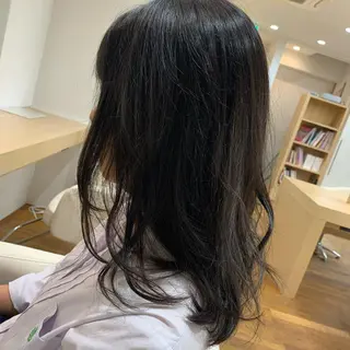 ミディアム 大谷 菜月のヘアスタイル