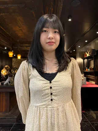 ミディアム カラー レイヤー/ハッシュ/ ウルフ/透明感カラーのヘアスタイル