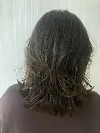 カラー 塚本 莉子のヘアスタイル