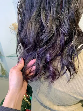 ミディアム カラー イシイ シオリのヘアスタイル