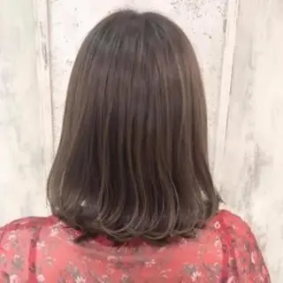 カラー ブリーチなしカラー/ 顔周りレイヤーカットのヘアスタイル