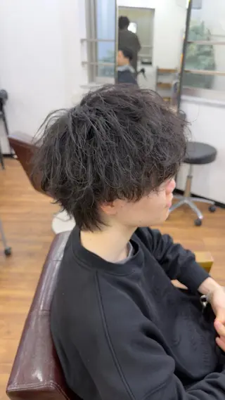 メンズ シャドウパーマ 曲がる縮毛矯正のヘアスタイル