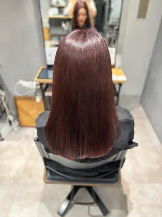 カラー 西方 メグのヘアスタイル