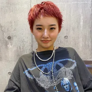 ショート カラー 比嘉 陽のヘアスタイル