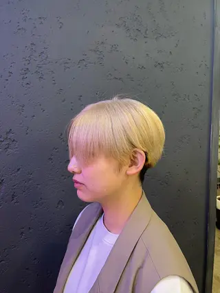 ショート ハイトーンケアカラー コト👱🏻‍♀️のヘアスタイル