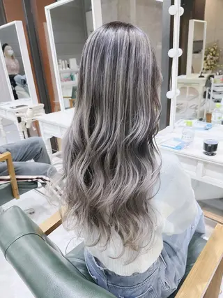 ロング カラー ヘアアレンジ 𝐑𝐈𝐍𝐊𝐀 🐣🩷のヘアスタイル