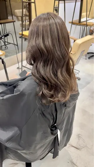 ロング メンズバレイヤージュ 斉藤春のヘアスタイル